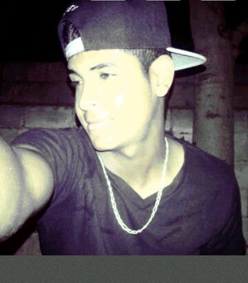 New account.     Follow me and I follow you.      I love music .  'HeartBreaker'.   Agg: 293DB75A.