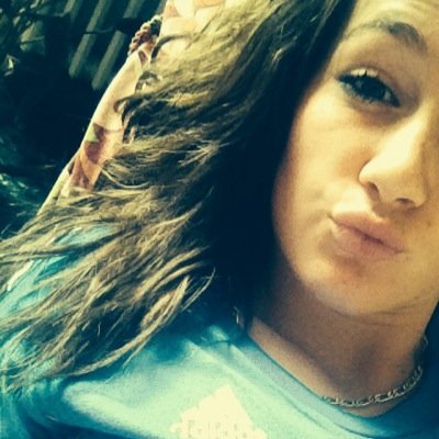 JanysGLR's profile picture. #teamOL ❤️⚽️ || Je préfère vivre avec mes principes plutôt que mourrir avec les leurs. ||