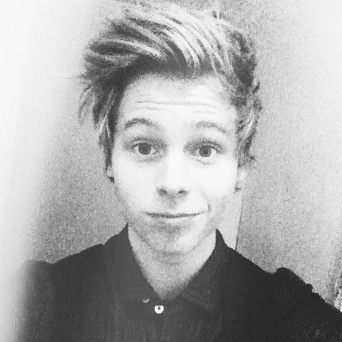 If you haven't heard this today, you're gorgeous and I love you.
Please follow @louixass She follows back!♡