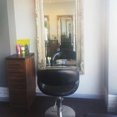 Hair Retreat Hove is a salon owned by Paul Smith. We are a business dedicated to achieving outstanding services at good prices. Call us on 01273 933313 to book