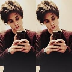 AllHeadersIcons's profile picture. New acc to help you with icons and headers. You can request me anything but you need to credit me  @hiZaynswife is ma baby xx