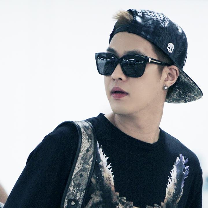 ก็ผมคือบอท บอทซึงโฮ ซึงโฮบอท มาคุยกันเถอะ เดี๊ยวป๋าจะดูแลเป็นอย่างดี -..- you're my+ {real @MBLAQSH} **ผมเป็นคนบ้าบอล MUFCครับ**
