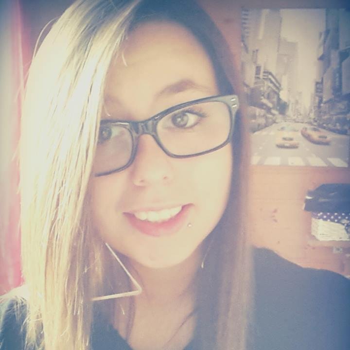 Follow moi j'follow back :D 3