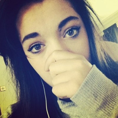 Juat your average girl! Follow me cus i flllow back!