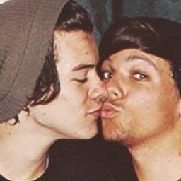 VC ACHA QUE EU VOU PASSAR 24 HORAS DO MEU DIA SHIPPANDO CASAL GAY??/?? vc ta totalmente certo
