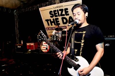 pendakwah sekaligus pemain gitar di band @screamingschool                                                             atheist