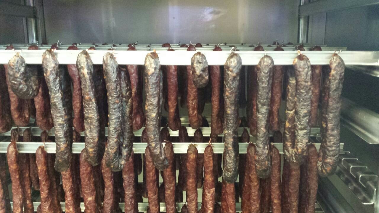 Wij maken droge worsten van alleen Nederlands natuurvlees. Schotse hooglanders, Schoonebeker schaap en wild. Glutenvrij, antibioticavrij, E nummer vrij.