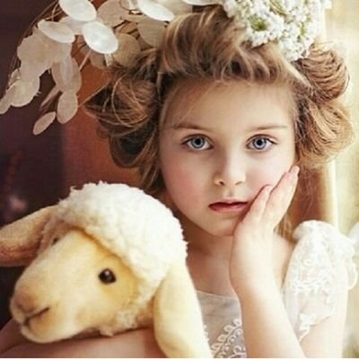‏‏‏‏‏...لمن يجهلني ؛انظر للقمر ففيه نضج عقلي..وانظر للشمس فمنه اخذت وضوح اسلوبي..وانظر للسحب فمثلها وضوح نيتي ..وانظر للجبل فمنه هيبتي...متذووقه انقل مايروق لي