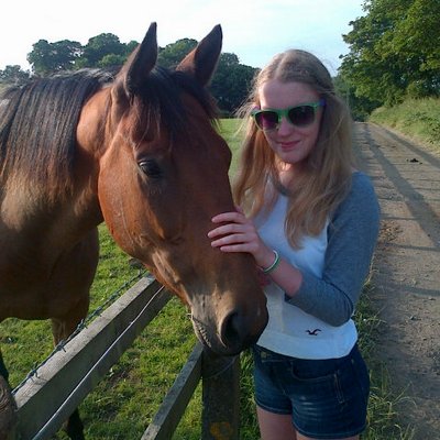 Profile Picture of Angie (@angie_burnett14) on Twitter
