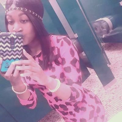 17 #LeoGangg ♌ Senior Status. Singlee. Follow me Niggaaaa