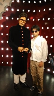 i m very sinple boy.. and love to makeing frnds