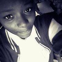moii  ? :'( tres sympaa ! Moii trés bavardee .. Enfiin Breef moii simplement :) Follow  mee !