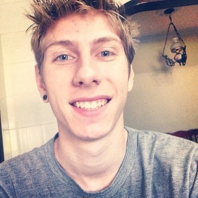 Resista, Insista, Aguente firme, Caia, Levante, Erga a cabeça, Siga em frente. Não se entregue nunca, sua força é maior do que você pensa...  :3