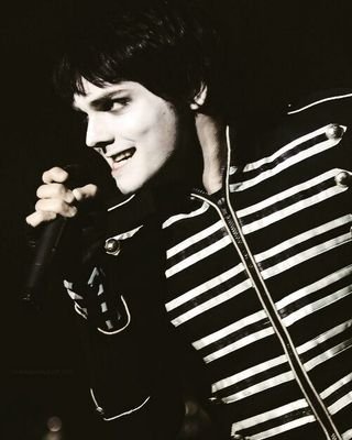 Michael Jackson • My Chemical Romance • Green Day • Ed Sheeran • The Cure • The Beatles • Guns N ' Roses✌
