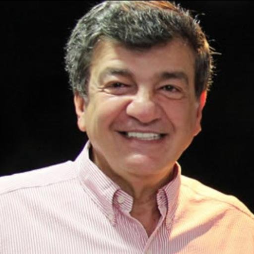 Senador de la República, uno de los más grandes voceros de la provincia Colombiana, reconocido por su caballerosidad, su amabilidad y su humildad.
