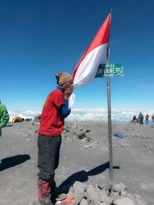 Boedak Melayou Rock'_n_Houloe|Member of @utdIndonesia chapter Padang|#JOMBLOSAMPAISAH
#Jomblopacker