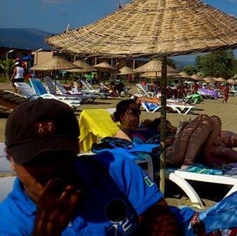 Koç burcuyum.Sosyal ağlar,gerisi yalan ağlar. Tamamen mizahi kişisel sanal eğlence alanımdır.(Her tweet,rt ve fav den,onayladığım ve doğru olduğu anlamı çıkmaz)