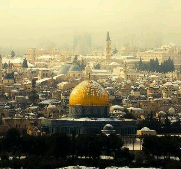 {مَن عمِل صالحًا من ذكرٍ أو أنثى وهُو مؤمن فلنحيينَّه حياةً طيبةً ولنجزينَّهم أجرَهم بأحسنِ ما كانوا يعملون}