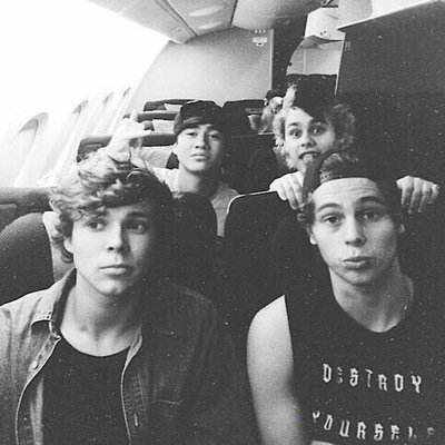 ☞ 5sos update account to tell you when the boys are online and to help you get your follows ☜ | Kara | Lex | Sina | Annie |