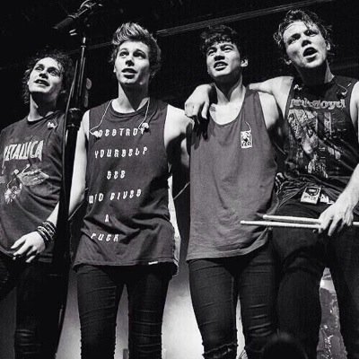 ||here to let you know when 5sos are following, to help y'all get followed|| ||turn on our notifs for alerts||