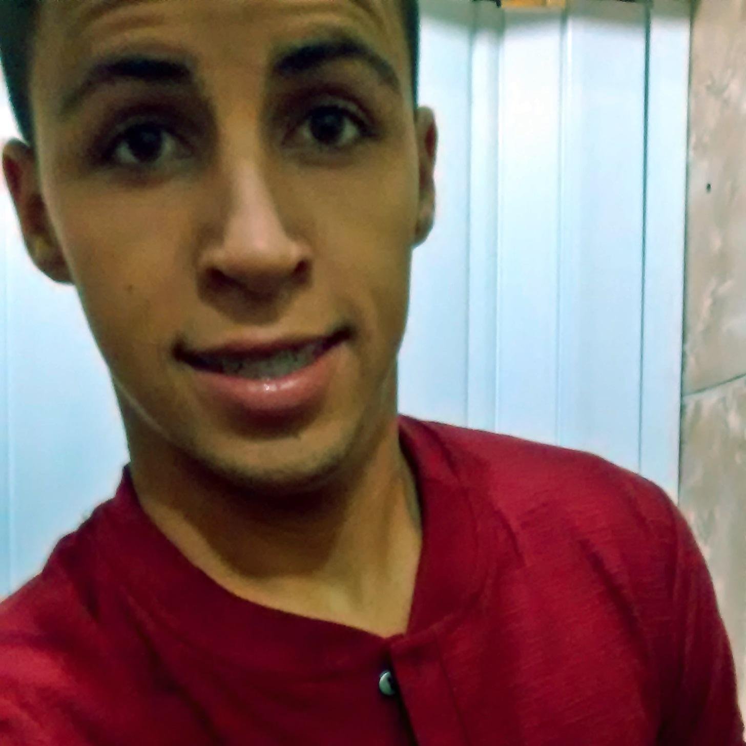 Amo Futebol , amigos i baladas , Noivaa , amor da minha viida *--* , Familia !!