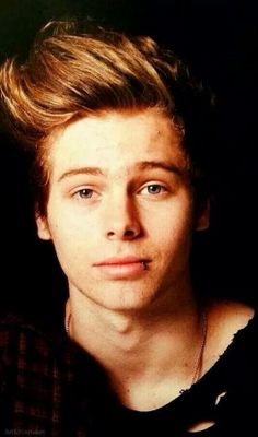 Persone che affondano, ma che vogliono insegnarti a stare a galla...                              //ITALIA//                              #1D#5SOS#