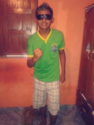 Meu Futuro esta nas mão de Deus , e aos meus Pés :) 3 Amoo jogar futebol