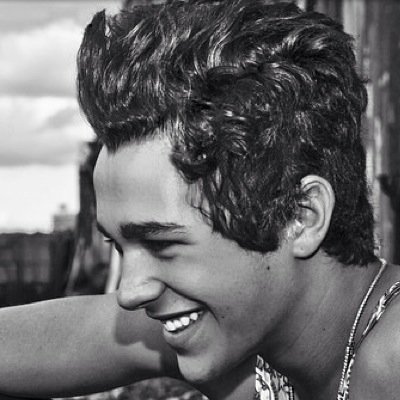 From videos in his room in Texas to touring around the world. My idol @AustinMahone follows & @1ProudAuntLisa @1proudgrandad follows!(: ASK for a Follow Back.