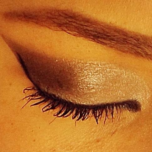 Sou Blogueira, amo maquiagens e tudo no universo feminino. Criei o Blog (Space Glam) para dar dicas de make, moda etc. Tímida, Amo cachorro e cavalo 3