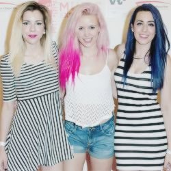 Cuenta dedicada para votar a @SWTCalifornia con el hastag #MiVoto40SweegCalifornia. 'Comprende (it's over)' nuevo single el 26/8 en venta. ¡Síguenos! ;)