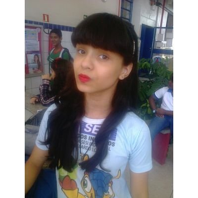 uma mina que ama mueto a Miley e ama comer tbm e xau