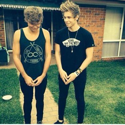 heres a free follow so follow @vhemmotional if you want a follow back just rt the link in her bio