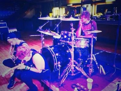 1D → 0/5, 5SOS→ 0/4....hmmm..can I die? :(