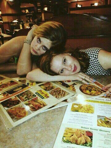 oxmaddiexox's profile picture. help somebody today