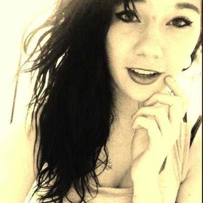 Hi I'm a noob lol simple white girl who loves smoking and talking trash! Twerk is LIFE lol :) I am cool .