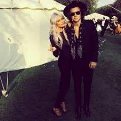 Harry's close friend @sarsuzanne is back on twitter. go follow her, she's a complete sweetheart xx