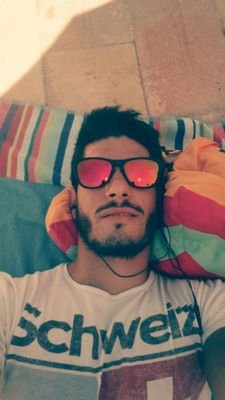 mi mayor virtud mis defectos,mis peores defectos mis virtudes. Jugador del @MiguelturraRC. La sonrisa me delata :)