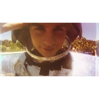 follow @fallloutlou and RT the link