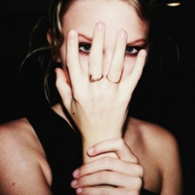 I love Taylor
Swift & thats
all I really know