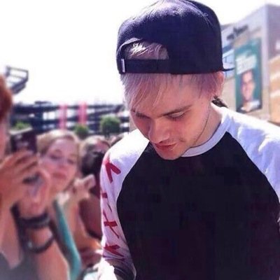 •You are the reason i dont give up •
@galaxy_mxchael
