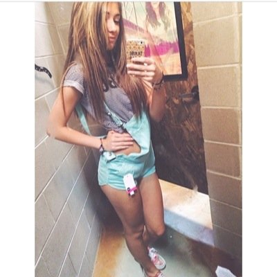 life isnt worth living if you dont actually live it ♡:) - esmee • 12 • year8 • gym/dance • friends