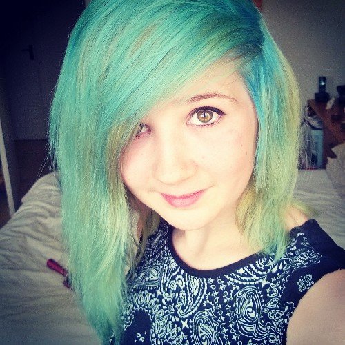 Just your avarage overly sarcastic kid, oh and i have blue hair :)