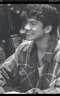 go follow @calumshomiee she gave you a free follow!