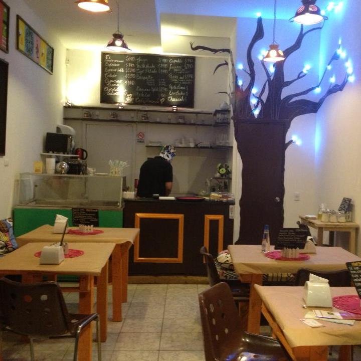 Helados Artesanales
Café Helado
MilKshake
Banana Split
Pasteles
Sandwich
Y mucho más! FONO : 2681 7412