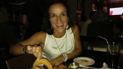Profesora de Educación Física, corredora de toda la vida, amateur con la bicicleta. Madre de familia numerosa y mujer q intenta superar retos a diario.