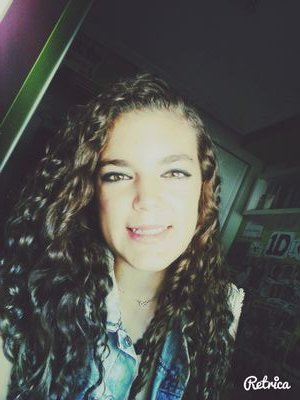 17. Me gusta los deportes, antigua gimnasta y actual bailarina. Todo esfuerzo tiene su recompenza .-1D-.  Instagram: miriammolina15