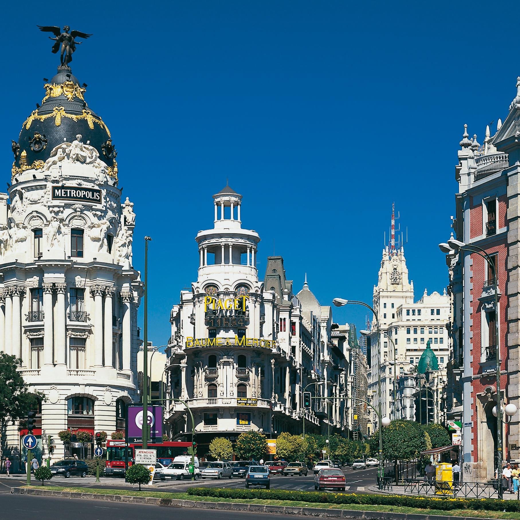 Los pies en el suelo, la vista en el cielo.
Con Madriz en el corazón-