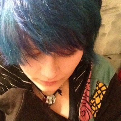 Im bi 
Breaking bad 3 
I love cats 
I adore drag queens 
Music is my life 
You may call me crazy but that ok with me 
I have self harmed before please dont...