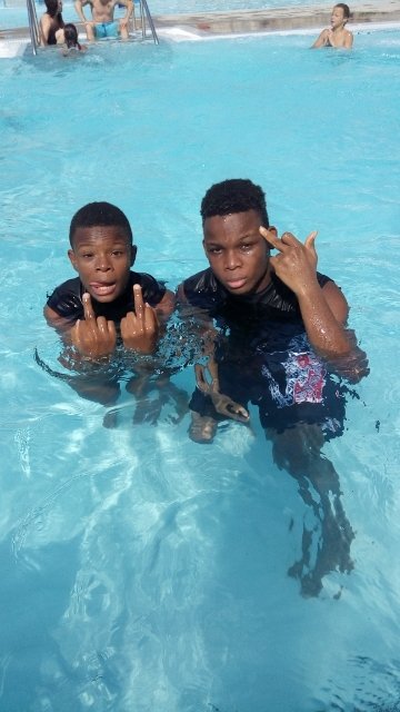 I do no money abuse,,,,no drugs,,, no acholol... Im striaght edge.....G-$TR££T 4 life .......we in da business....duces