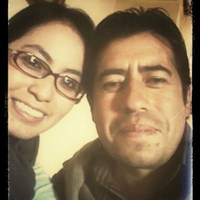 Soy una persona tranquila, cariñoso, detallista, sencillo, chistoso, responsable, creativo y muy enamorado de Margarita Alencastro
